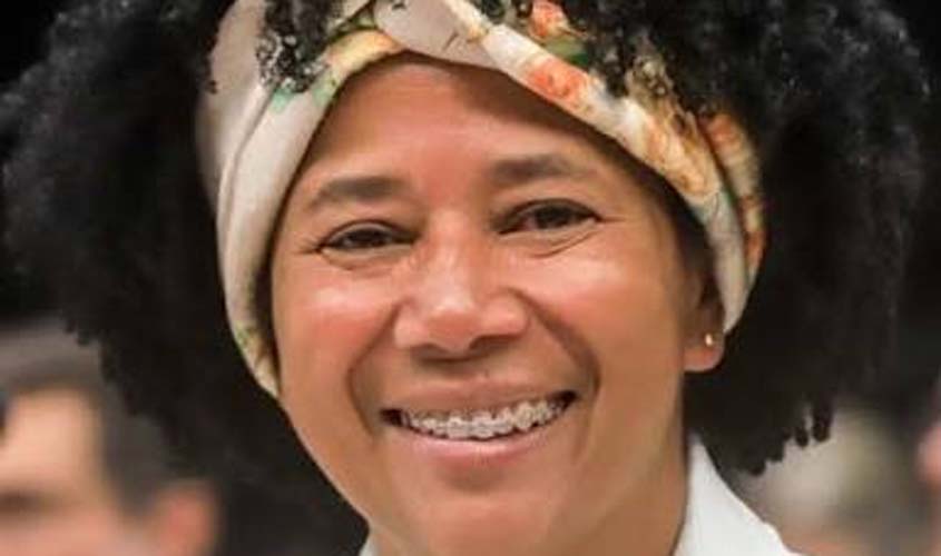 TRE manda remover comentário contra Silvia Cristina no Instagram