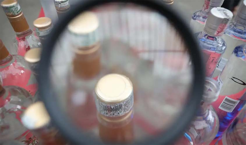 Brasil registra 36 casos e 7 mortes por intoxicação por metanol