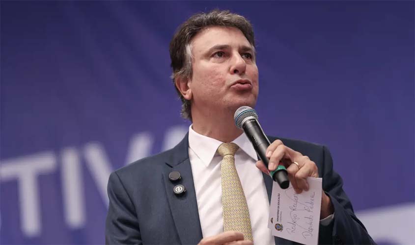 Ministro da Educação defende melhor salário para professores