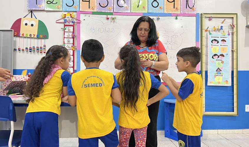 Assembleia evidencia apoio à educação no Dia do Professor