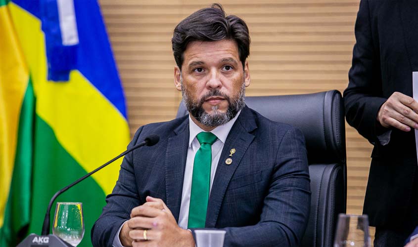 Delegado Camargo cobra auxílio para profissionais da Saúde e Educação