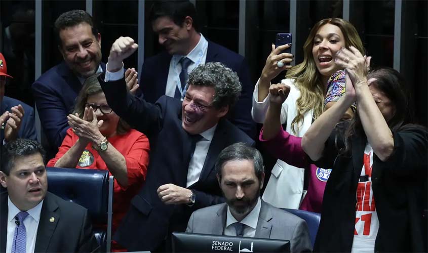 Senado aprova fim da escala 6x1 e redução da jornada