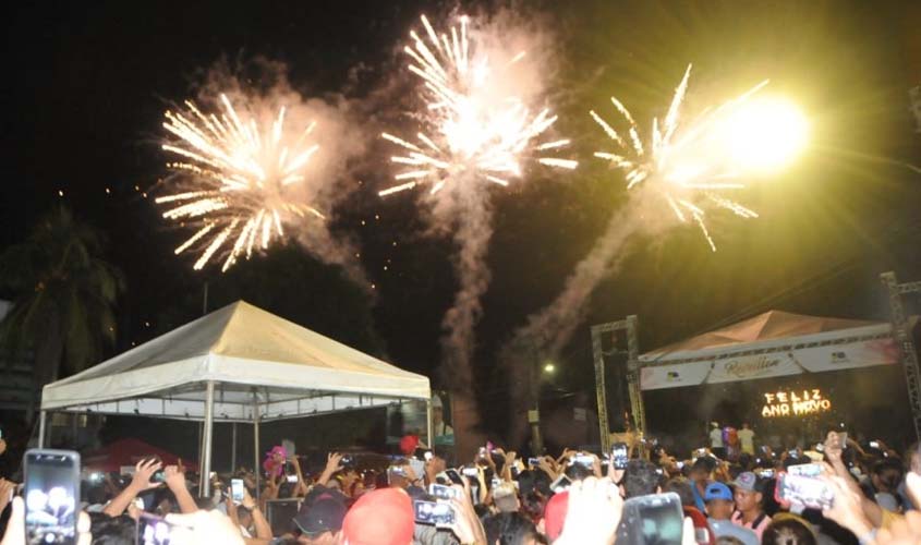 Prefeitura promove festa com shows musicais e queima de fogos na virada do ano