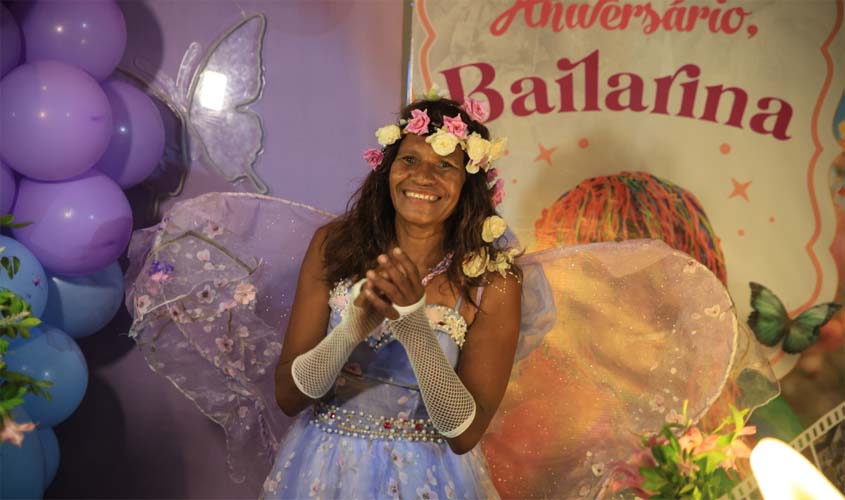 Bailarina da Praça comemora 56 anos no Mercado Cultural