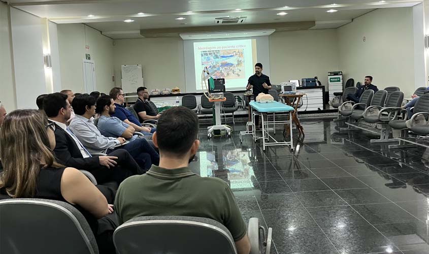 Hospital Municipal e CREMERO capacitam médicos em urgência
