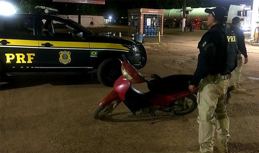 PRF prende condutor embriagado com moto roubada e recaptura foragido da Justiça