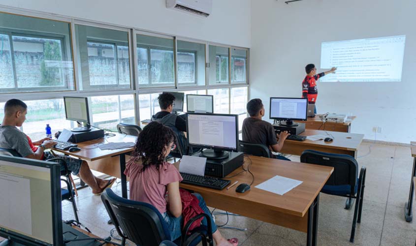 Inscrições para aulas e cursos gratuitos são oferecidos na zona Leste