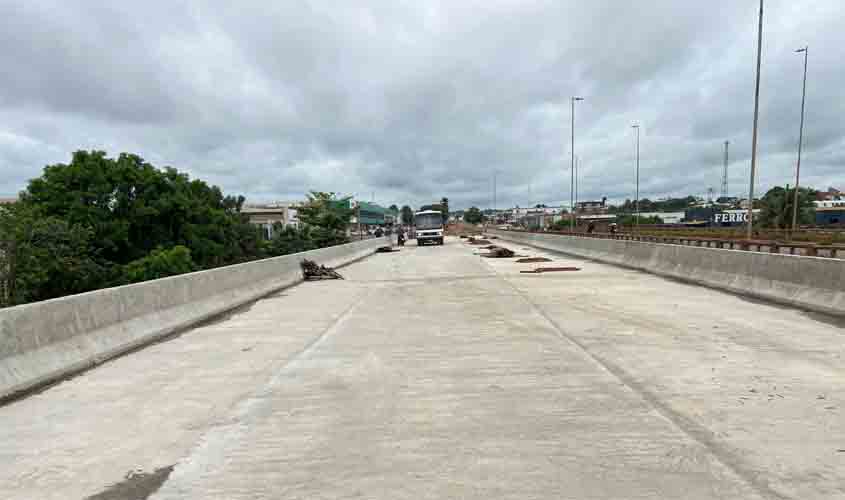 Ponte sobre o Rio Jaru entra na reta final: deputado Lúcio Mosquini celebra avanço da obra