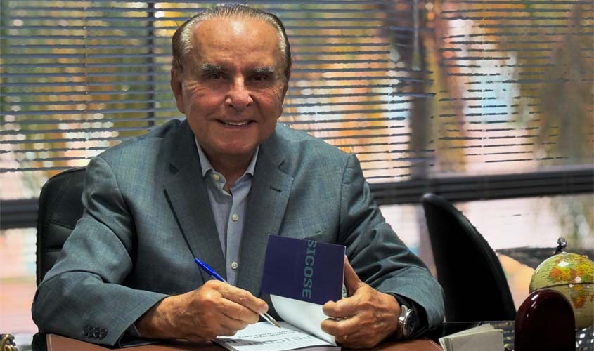 Dr. Aparício Carvalho lança 'Psicose – A Jornada pelo Labirinto da Mente'