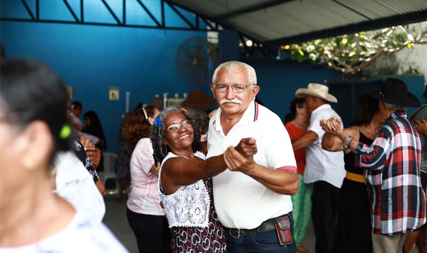 CCI realiza baile mensal de fevereiro para os frequentadores da unidade