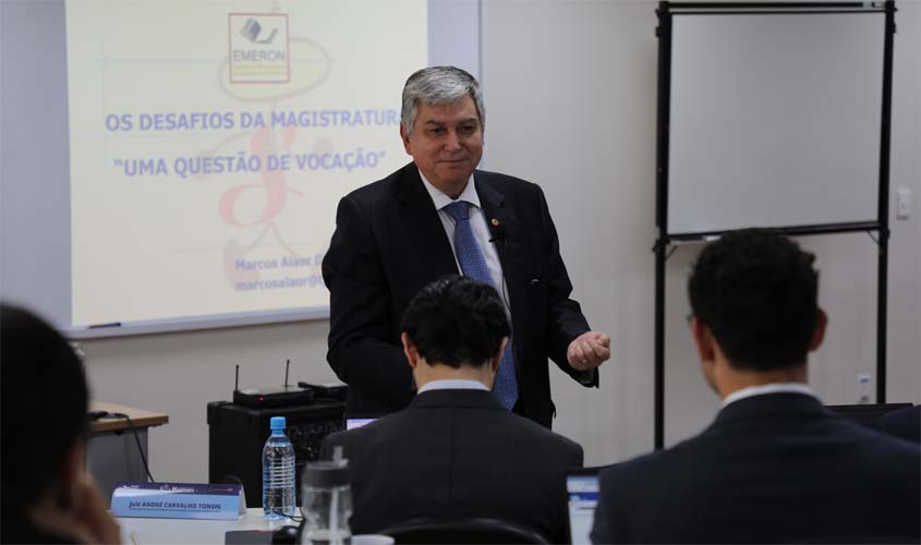 Presidente do TJRO ministra aula em curso de formação inicial de novos(as) juízes(as) 