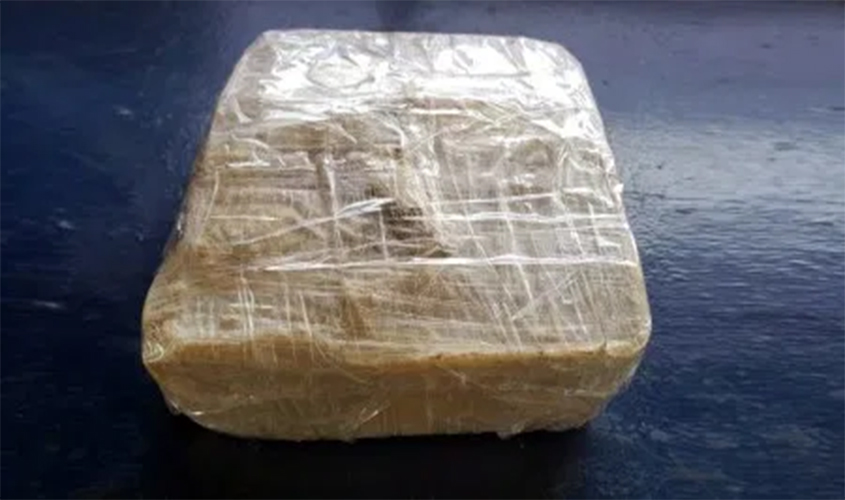 PRF prende mulher em flagrante transportando pasta base de cocaína no município de Itapuã do Oeste/RO