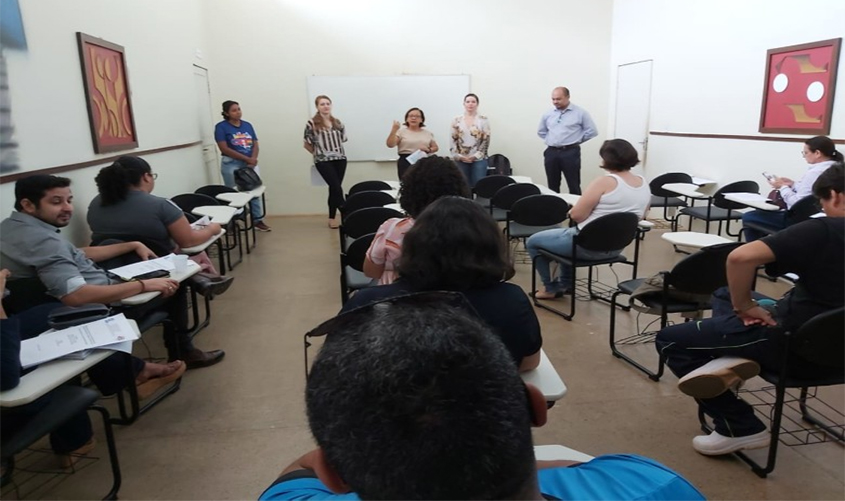 Servidores da Semasf estudam espanhol para melhorar comunicação com imigrantes