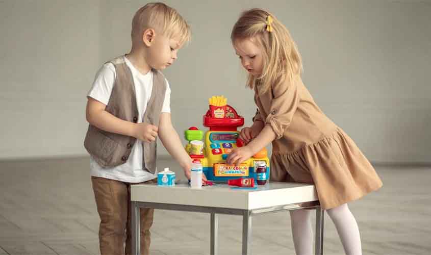 Como identificar os períodos ideais para trocar os brinquedos das crianças