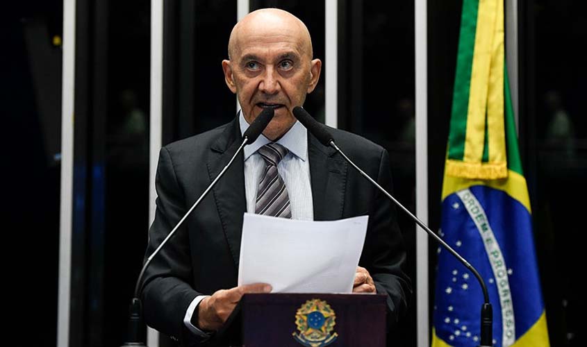 Confúcio Moura elogia gestão do Ministério da Educação e aproveita para cobrar a retomada das obras inacabadas ou paralisadas