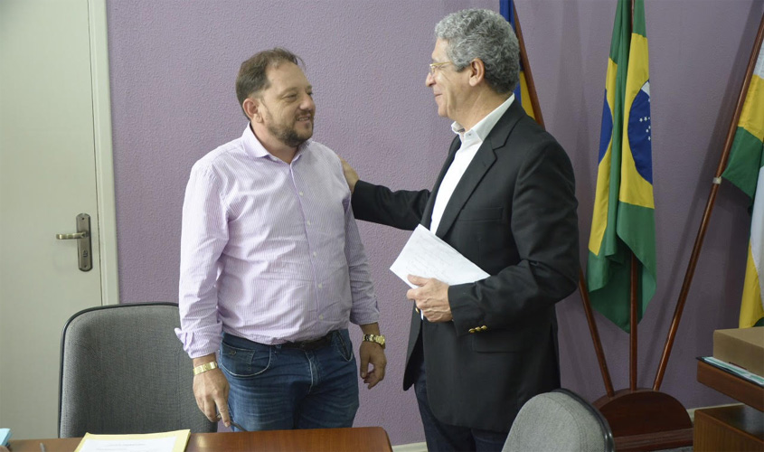 Vestibular de Medicina é tema de encontro entre prefeito Adilson e presidente da Unesc