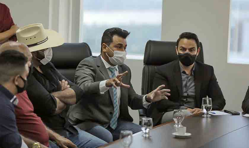 Empresários que estão paralisados pela pandemia, buscam apoio do parlamento junto ao deputado Marcelo Cruz
