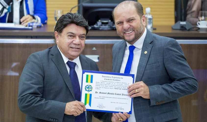 Médico Samuel Castiel recebeu homenagem da Assembleia Legislativa