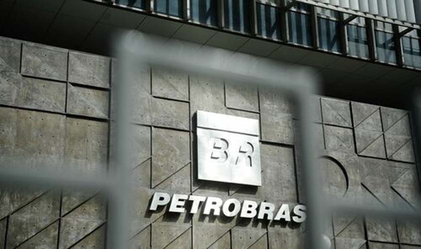 Petrobras reduz preço de gasolina para distribuidoras a partir desta sexta-feira (16)