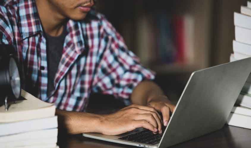 ESA ouve a advocacia e reabre edital de credenciamento de docentes e palestrantes