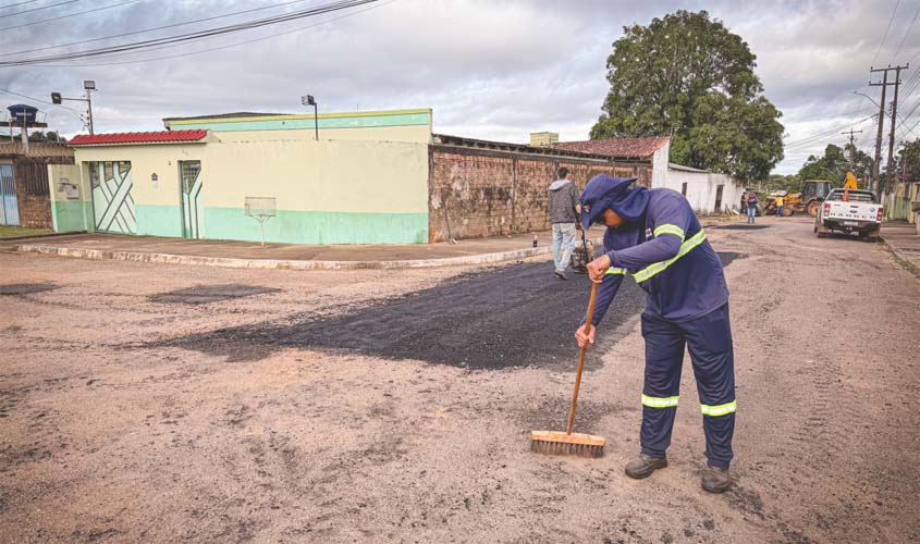 Cohab recebe serviços de recuperação asfáltica