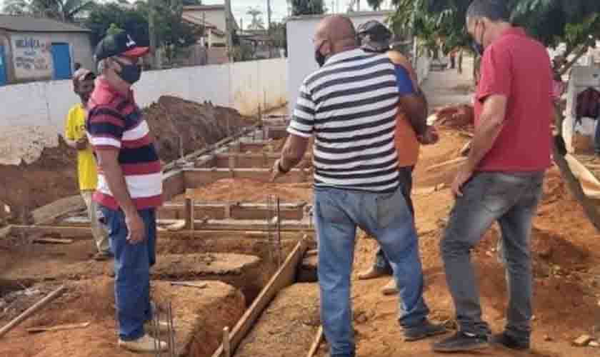 Empresa inicia trabalhos de construção de gaveteiros no cemitério Cristo Rei