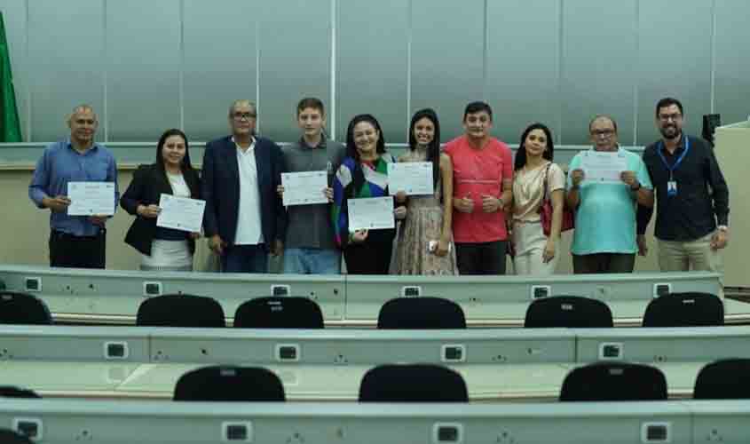 Solenidade emocionante marca final do curso de Assessoria Parlamentar