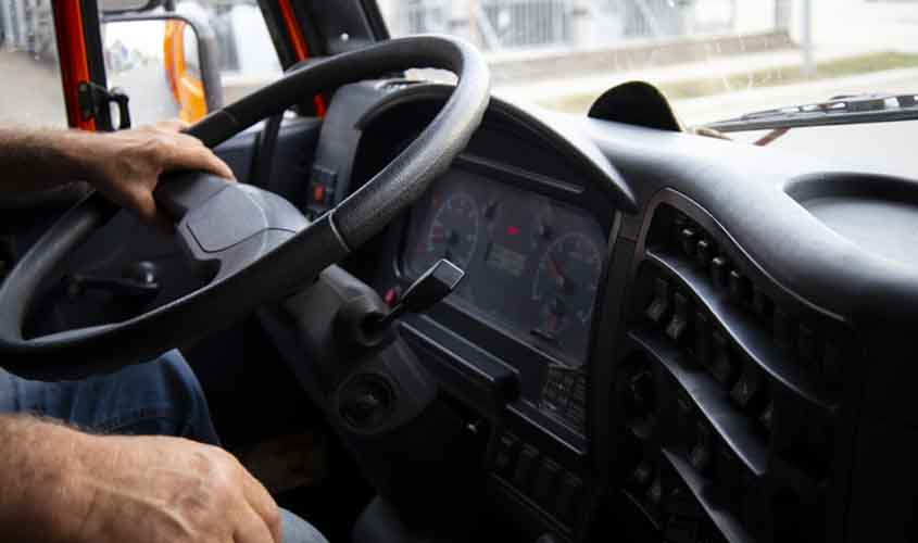 Culpa exclusiva de motorista esmagado por caminhão afasta indenização