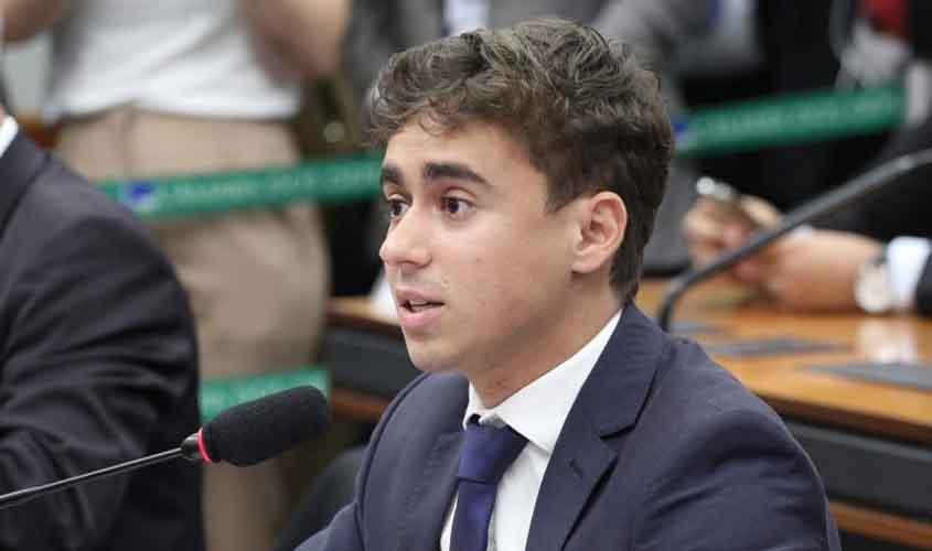 Comissão aprova projeto que proíbe escolas de promover alunos que não têm nota para passar de ano 