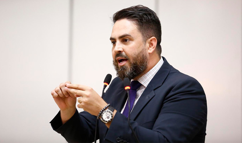 Léo Moraes critica a criação do Fundo Partidário e o chamou de aberração