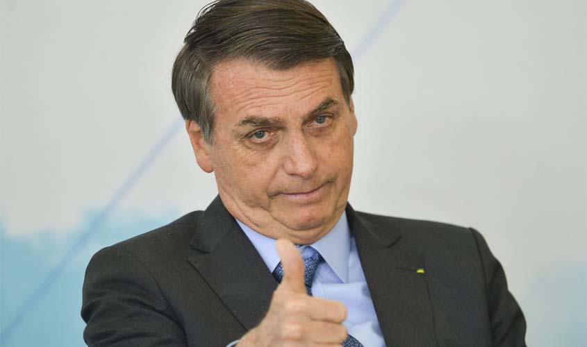 Falta de recursos diminuirá expediente de militares, diz Bolsonaro