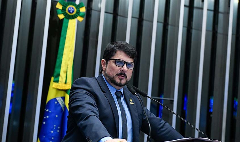 Marcos do Val faz apelo ao STF para devolver suas contas nas redes sociais 