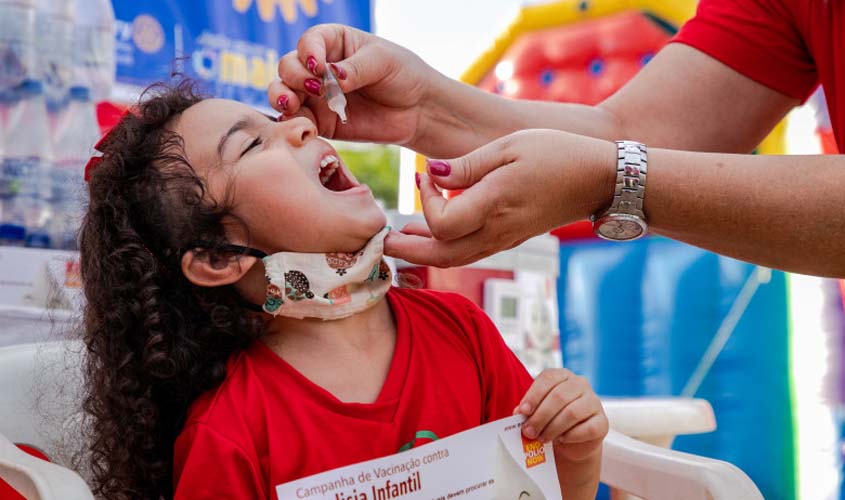 Vacinação contra a poliomielite está disponível durante todo ano na rede municipal de saúde