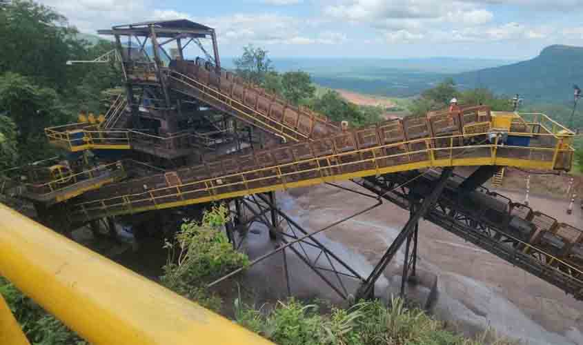 Mineradora não pode afastar controle de jornada apenas para empregados com nível superior