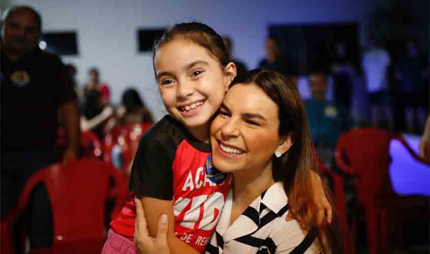 Mariana Carvalho defende alfabetização completa de todas as crianças na 1ª série do ensino fundamental