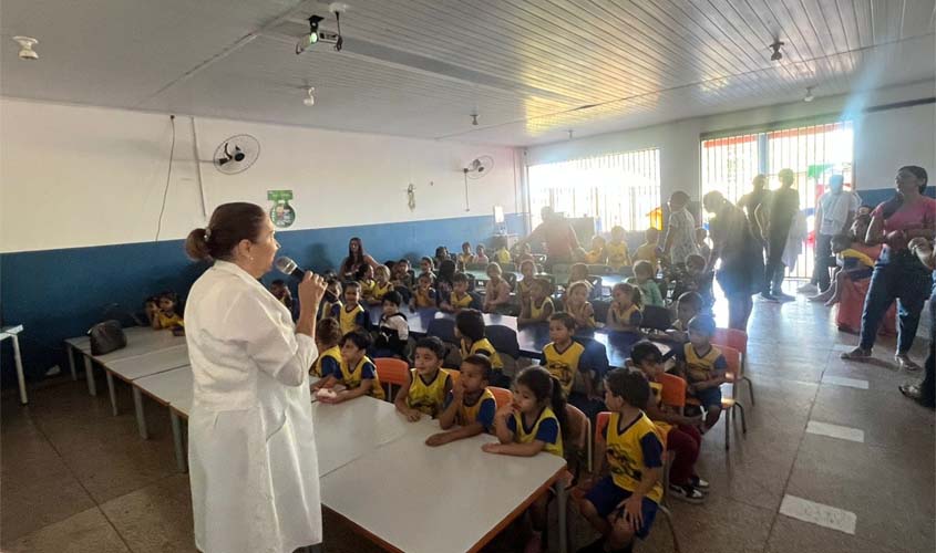 Alunos da EMEI Nova República recebem ação de saúde na sede da escola