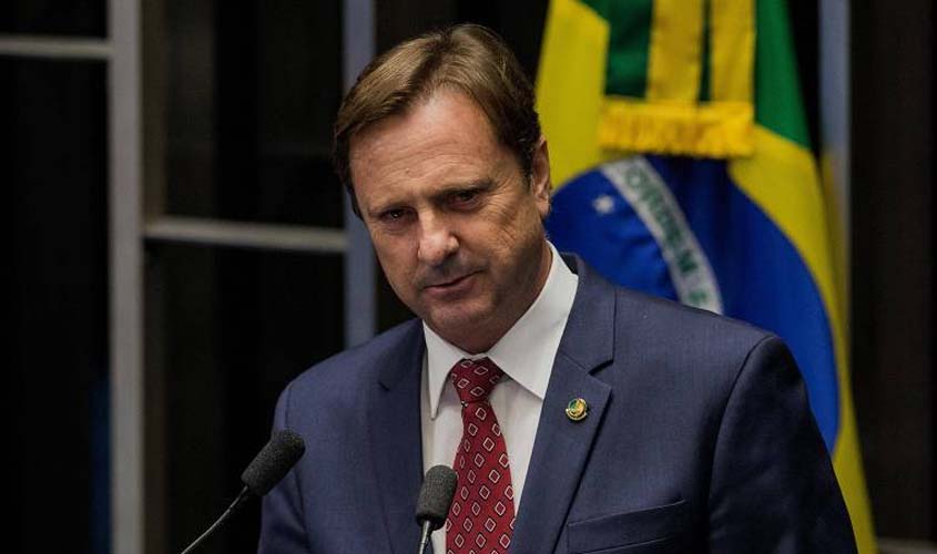 Justiça proíbe propaganda de Acir Gurgacz em canteiros e praças