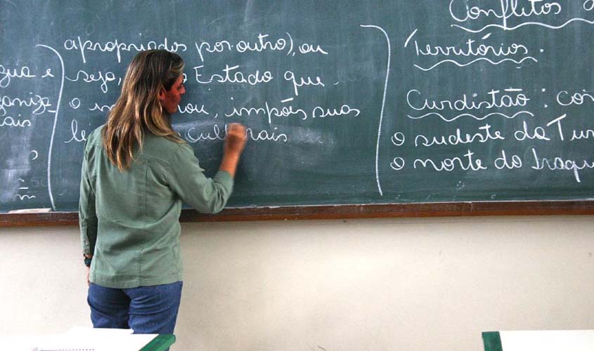 STF reafirma jurisprudência sobre critérios para aposentadoria especial de professor