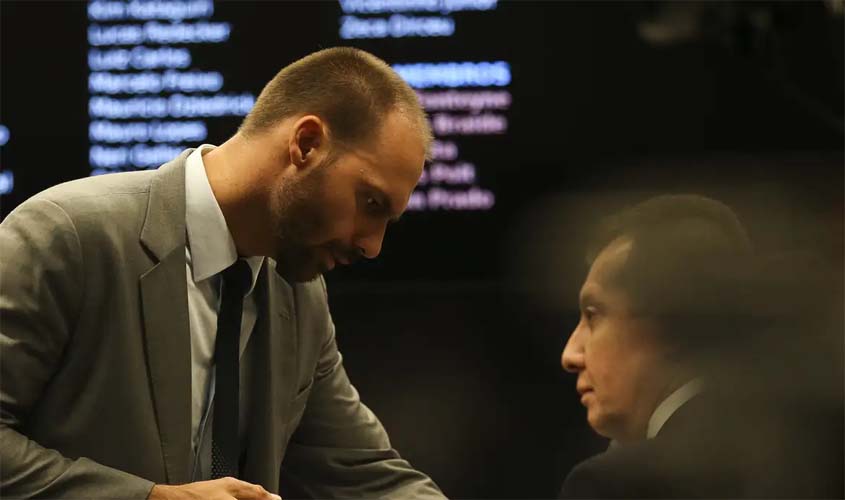 Moraes manda DPU defender Eduardo Bolsonaro no STF