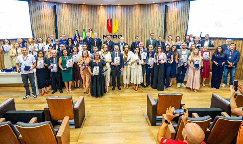 MPRO homenageia integrantes com Medalhas de Bons Serviços