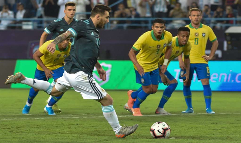 Messi marca e garante vitória da Argentina sobre o Brasil