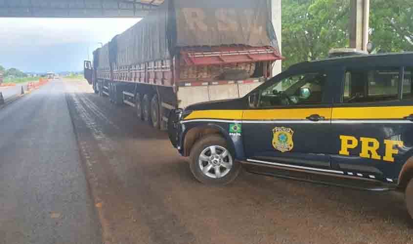 PRF apreende 96,22 m³ de madeira ilegal e autua condutores por crimes ambientais no estado de Rondônia