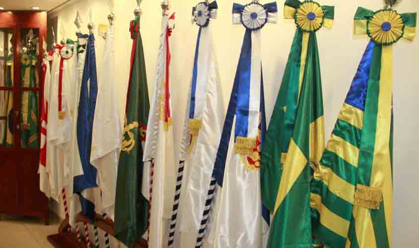 Atual bandeira do Brasil faz 131 anos e é hasteada desde a Proclamação da República
