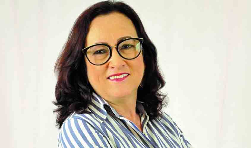 Em Cerejeiras, vice-prefeita que assumiu após renúncia do titular conquista segundo mandato