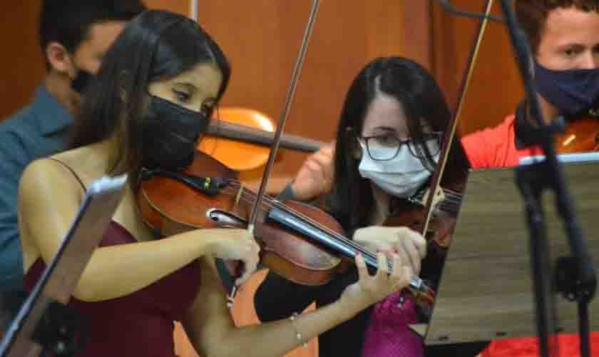 Apresentação ao vivo da Orquestra Sinfônica de Vilhena interpretou temas de séries e músicas clássicas