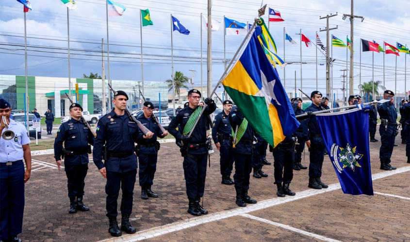 RO celebra 50 anos da PM com medalhas