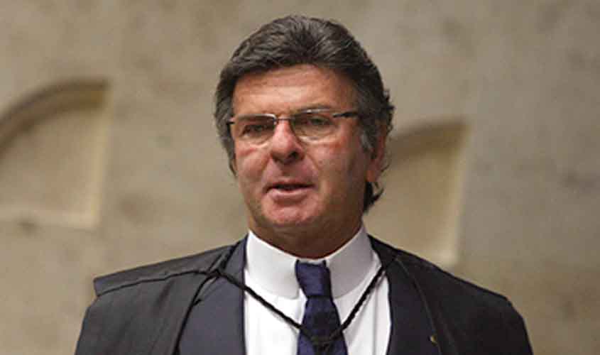 Fux defere medida cautelar até que o relator analise a Reclamação do senador Flávio Bolsonaro