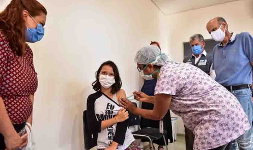 Brasil começa a vacinar crianças de 5 a 11 anos contra Covid-19