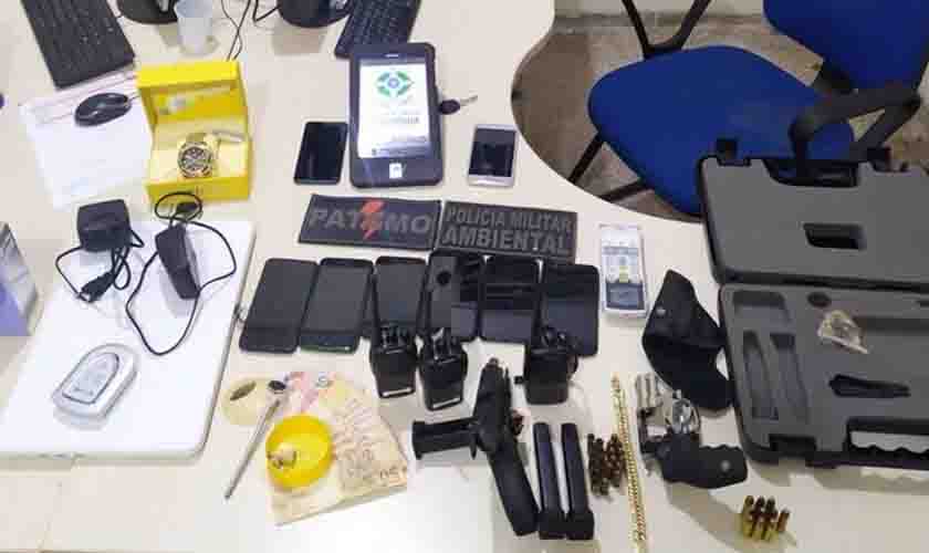 PMRO apreende armas, objetos furtados e prende suspeitos 