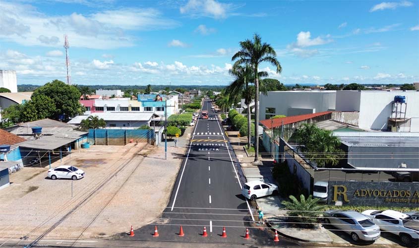 Prefeitura realiza pintura de faixas na rua T-12